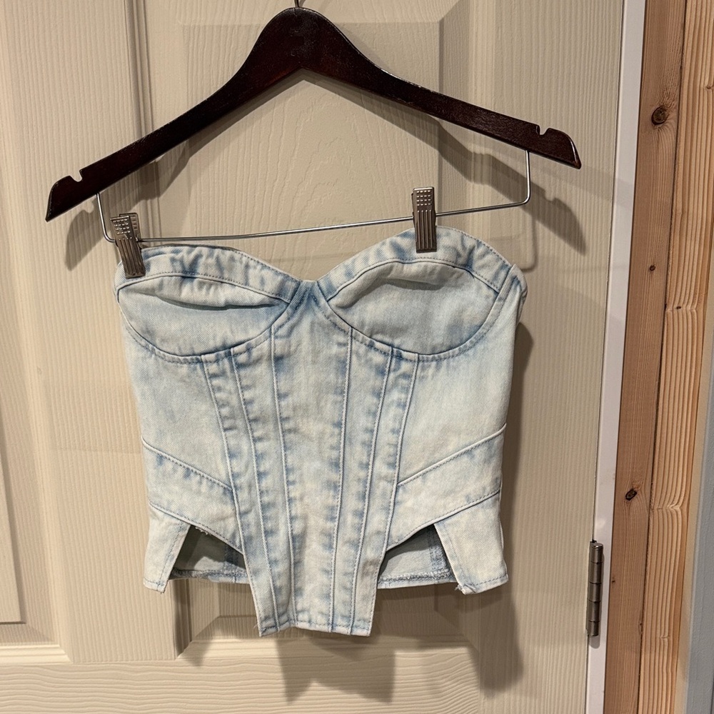 PrettyLittleThing Light Denim Crop Top
